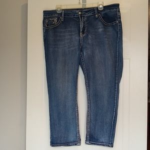 New Directions Capri jeans